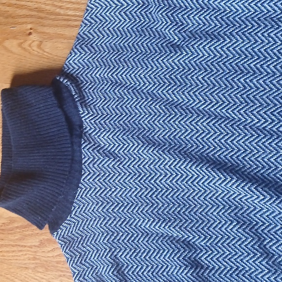 L.L. Bean Navy & White Herringbone Cashmere & Cotton Blend Turtleneck ■ Size M - Picture 2 of 8